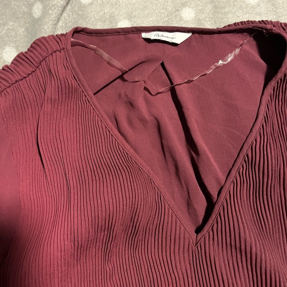 Maroon pleated front dress - Picture 3 of 3